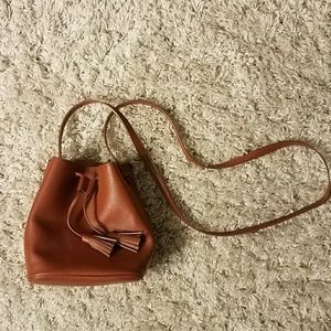 Gap tan bucket bag